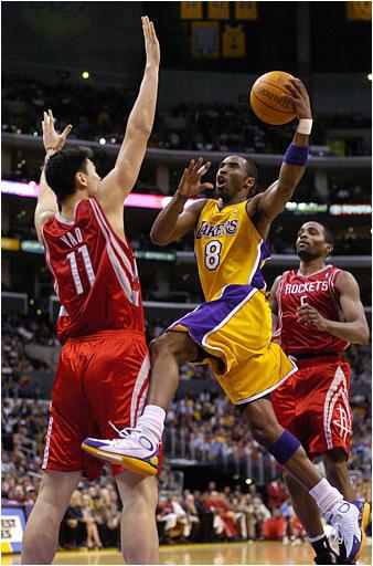 [经典重温]2002年nba湖人vs火箭 姚明9投9中科比46分全场录像