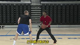 先让五个球！巴特勒单挑大学生神射手