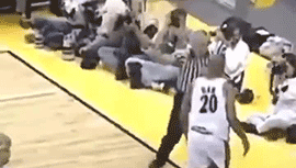 猛男！96年一场NCAA 湖人新主帅达尔文-哈姆曾扣碎篮板
