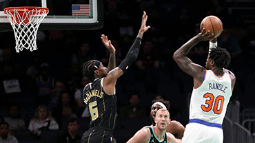 NBA简报:尼克斯121-102大胜黄蜂 兰德尔33+7 巴雷特26+7