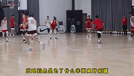 杨毅：支持周琦代表运动员的利益 但他方式不对