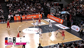 乔帅李凯尔举手表无奈！张镇麟空位三分不投