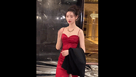 身材颜值都堪完美！金佳悦身穿红裙秀火辣身材
