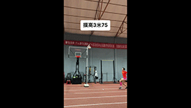 厉害了！2米张国伟秀弹跳摸高3米75