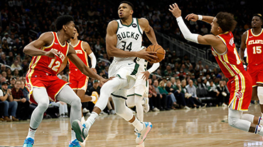 NBA简报:老鹰127-110大胜雄鹿 特雷-杨20+11 字母哥26+11