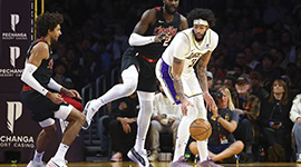 NBA简报:湖人116-110力克开拓者 戴维斯30+13+6 格兰特23+5