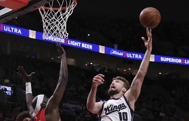 NBA简报:开拓者130-113力克国王 A-西蒙斯29分 福克斯43+8 小萨34+12