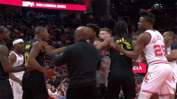 NBA震撼罚单！火箭爵士冲突，邓恩史密斯禁赛，火药味十足