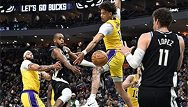 NBA简报:湖人128-124逆转雄鹿 浓眉34+23+4帽 里夫斯三双+关键三分