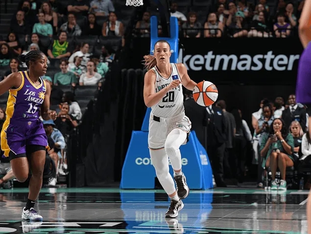 WNBA简报：自由人93-80火花 李月汝受困犯规麻烦首发仅得3分