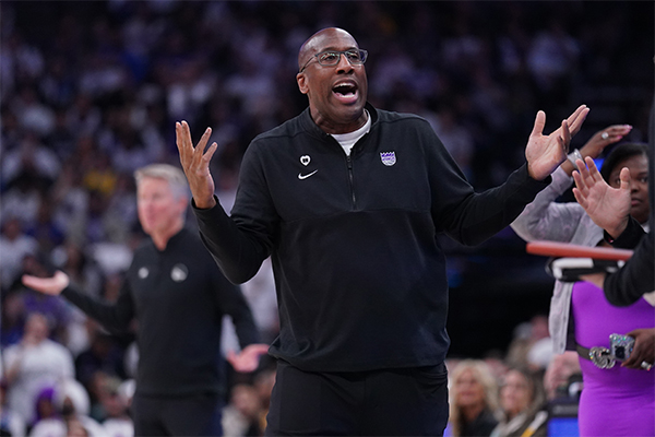 NBA官宣老鹰违规遭罚10万美元 国王主帅怒怼裁判被罚3.5万美元