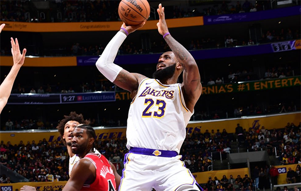 NBA最新排名更新：勇士败北快船逼近 詹姆斯复出湖人却遭重创